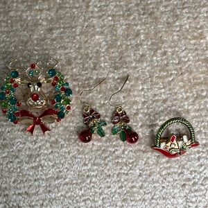 🟨Christmas Trio of 2 Pins/Brooches & 1 pair of earrings